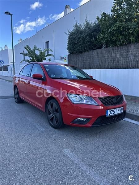 Usado Seat Toledo Style 105 CV (77 kW) 2014 Rojo Utilitario