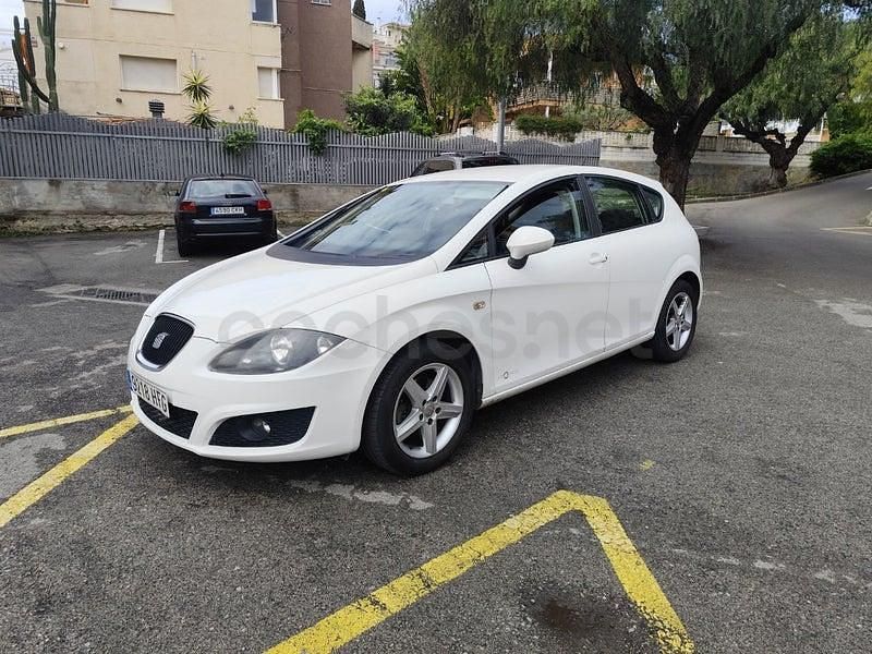 Usado Seat Leon Reference 105 CV (77 kW) 2011 Blanco Utilitario