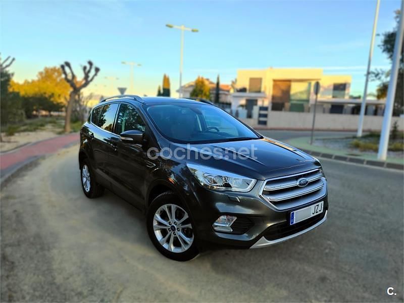 Usado Ford Kuga Titanium 120 CV (88 kW) 2017 Negro SUV