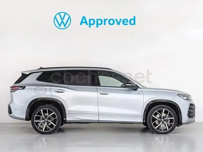 Usado VW Tayron R-line 193 CV (141 kW) 2025 Gris / plata SUV