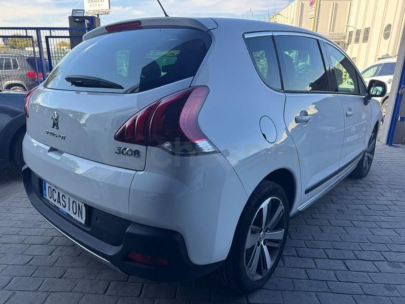 Usado Peugeot 3008 Allure 130 CV (95 kW) 2015 Blanco Familiar