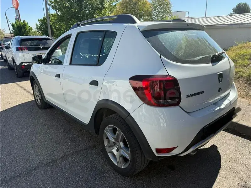 Usado Dacia Sandero Comfort 90 CV (66 kW) 2019 Blanco Berlina