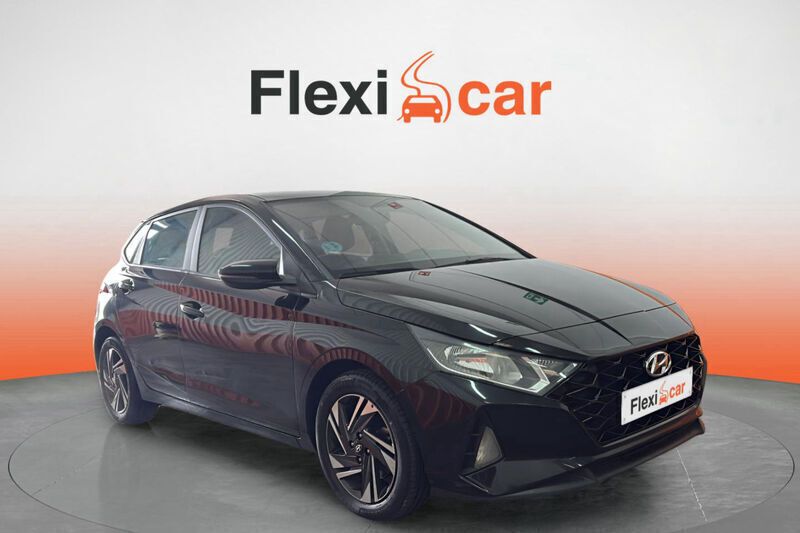 Negro Usado 2021 Hyundai i20 Berlina | 12.370 € (Buen precio) - Imagen 1/4