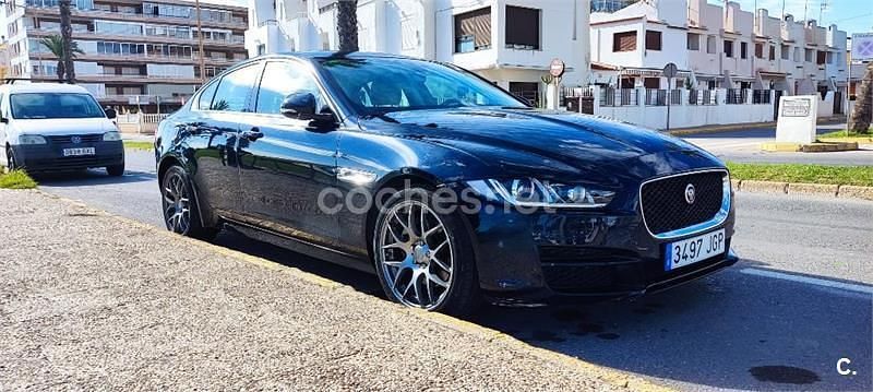 Usado Jaguar XE Prestige 180 CV (132 kW) 2015 Azul Berlina