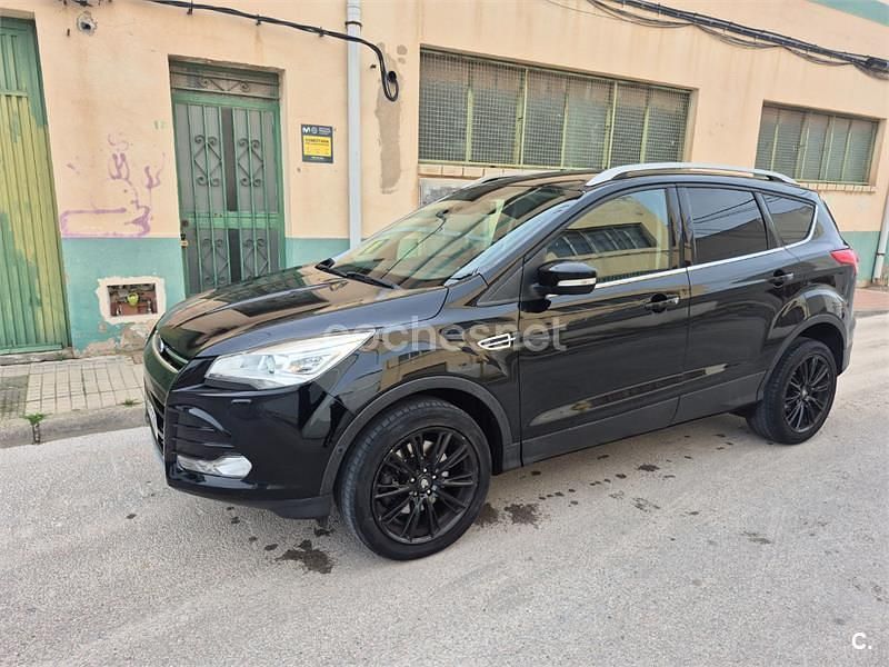 Negro Usado 2016 Ford Kuga Titanium SUV | 9000 € (Buen precio) - Imagen 1/4