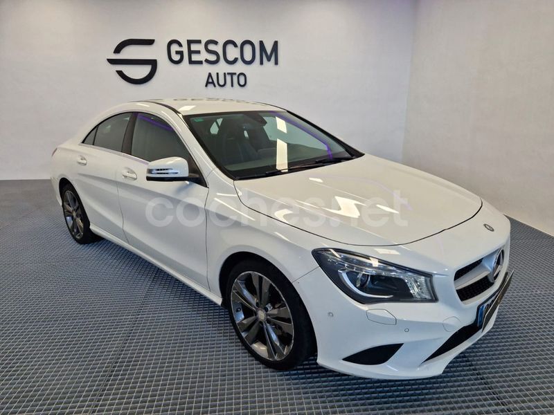 Usado Mercedes CLA220 177 CV (130 kW) 2015 Blanco Berlina