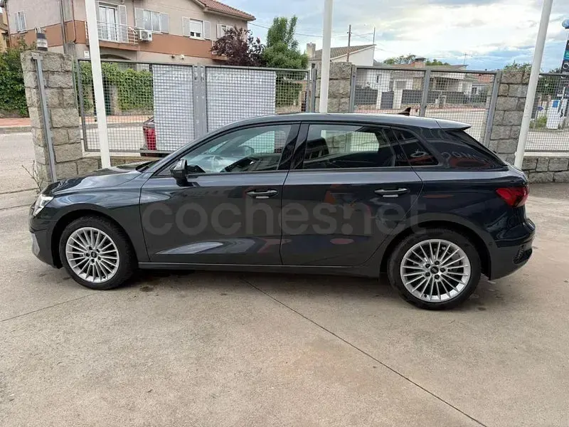 Usado Audi A3 Advanced Plus 116 CV (85 kW) 2021 Gris / plata Berlina