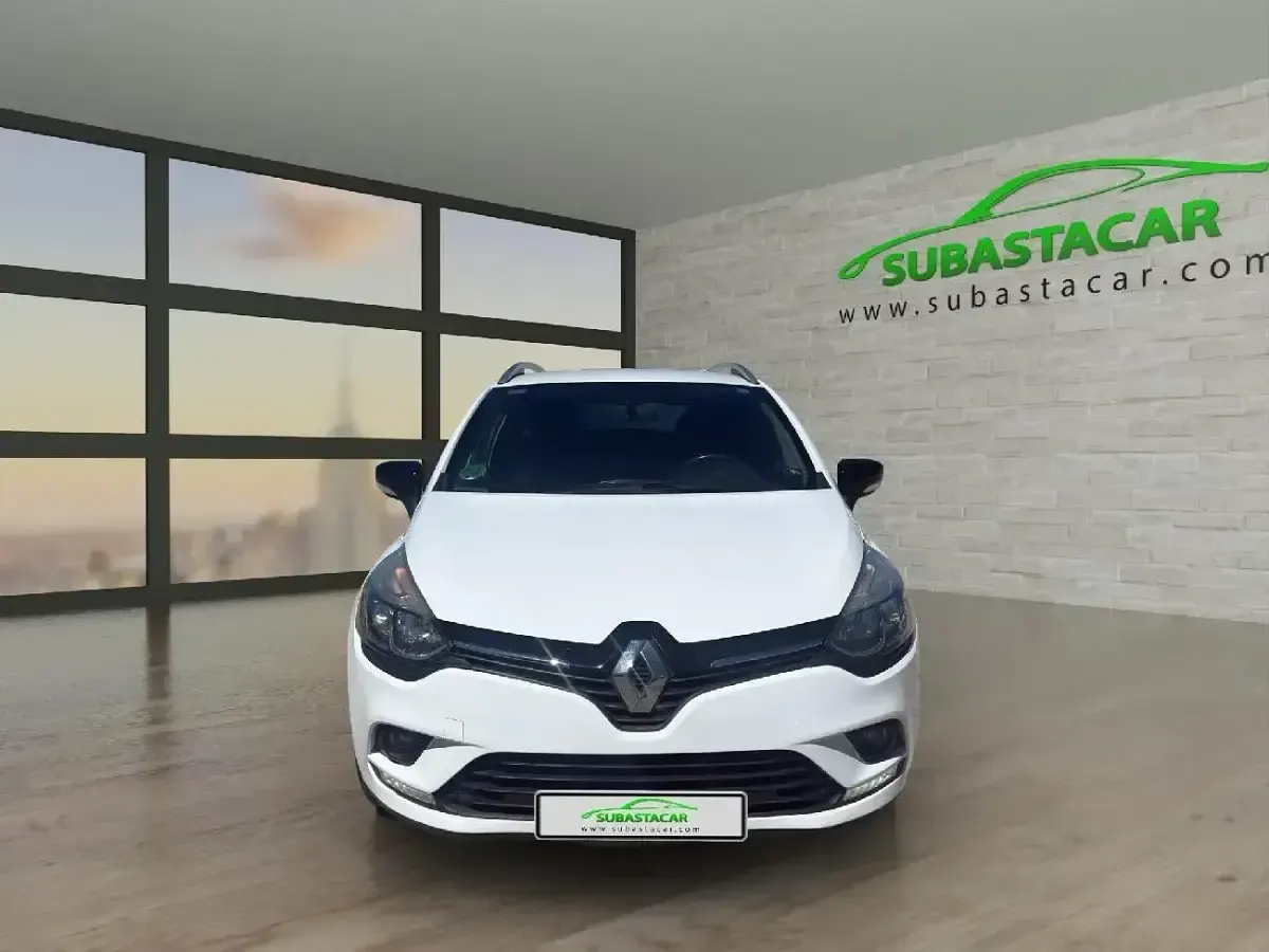 Usado Renault Clio GrandTour LIMITED 90 CV (66 kW) 2018 Blanco Familiar