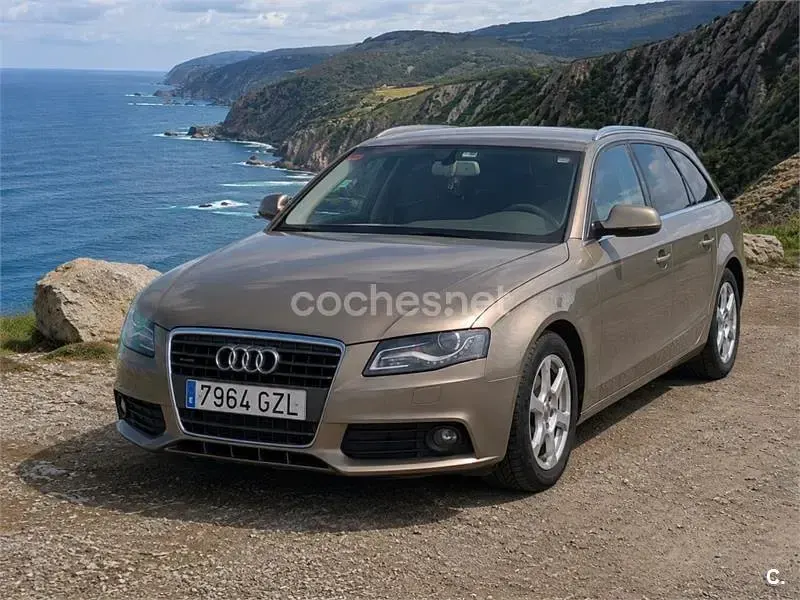 Usado Audi A4 143 CV (105 kW) 2010 Gris / plata Familiar