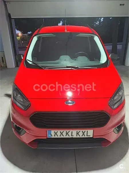 Usado Ford Tourneo Courier Sport 100 CV (73 kW) 2019 Rojo Monovolumen