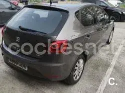 Usado Seat Ibiza Reference 90 CV (66 kW) 2015 Gris / plata Berlina