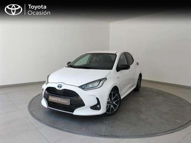 Usado Toyota Yaris Hybrid Style 116 CV (85 kW) 2020 Blanco classic Berlina