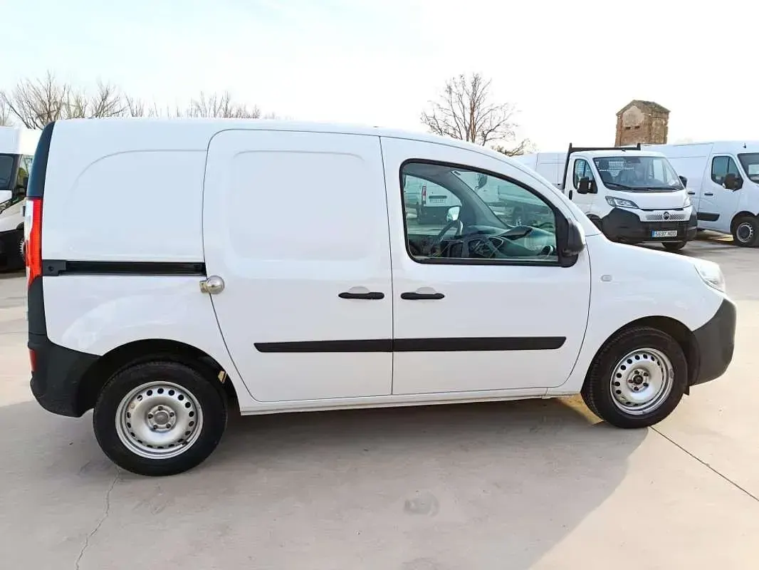 Usado Renault Kangoo 80 CV (58 kW) 2020 Blanco Monovolumen