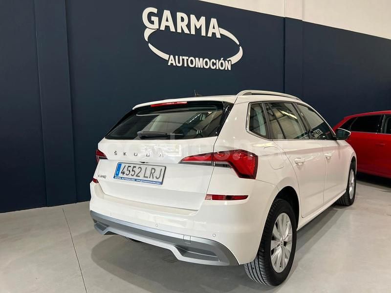 Usado Skoda Kamiq Ambition 110 CV (80 kW) 2021 Blanco SUV