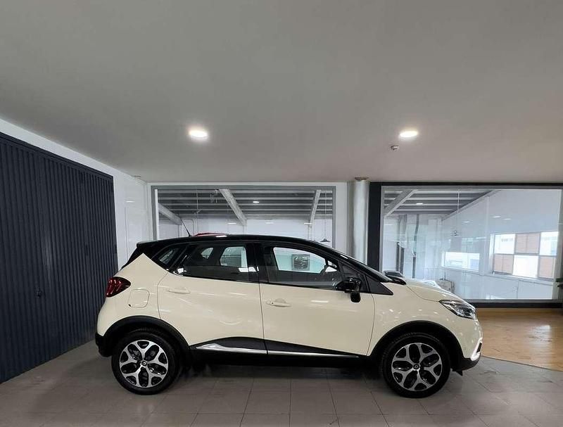 Usado Renault Captur Zen 120 CV (88 kW) 2017 Beige SUV