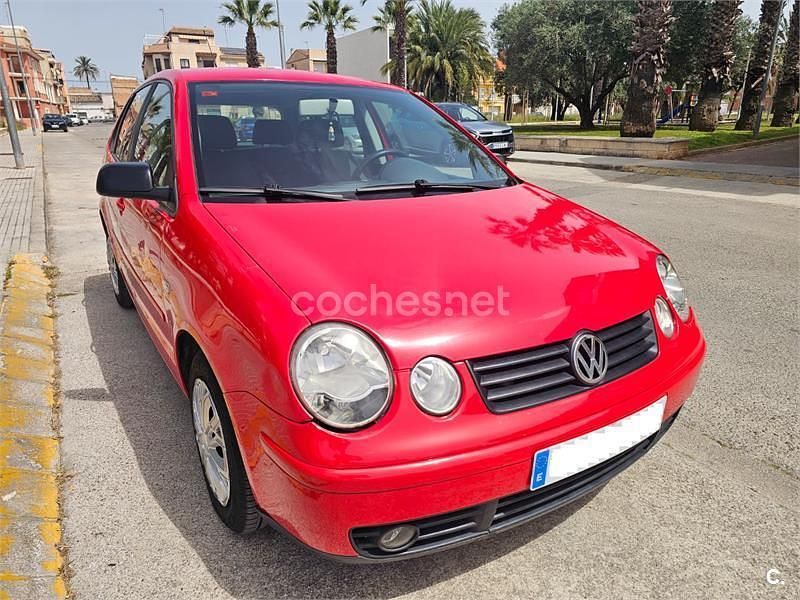 Usado VW Polo Trendline 75 CV (55 kW) 2003 Rojo Berlina