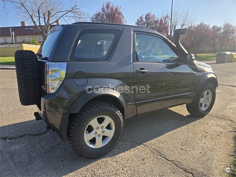 Usado Suzuki Grand Vitara 106 CV (77 kW) 2011 Gris / plata SUV