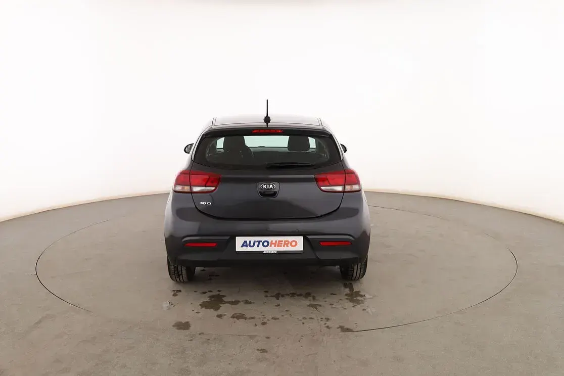 Usado Kia Rio 85 CV (62 kW) 2017 Negro Berlina