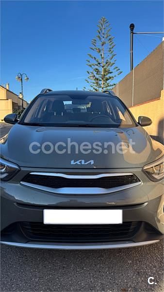 Usado Kia Stonic 84 CV (61 kW) 2022 Verde SUV
