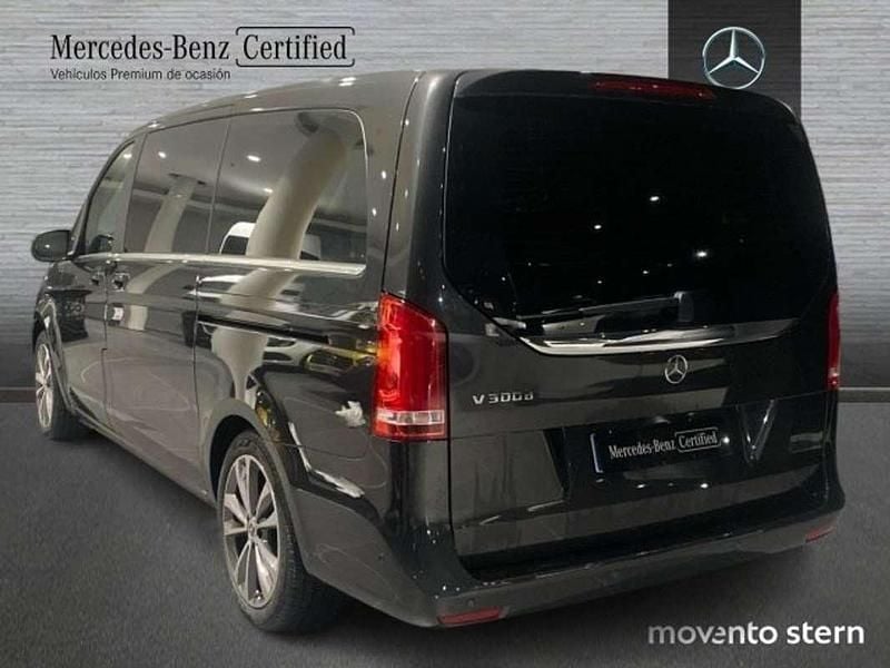 Usado Mercedes V300 Avantgarde 239 CV (175 kW) 2019 Gris Monovolumen