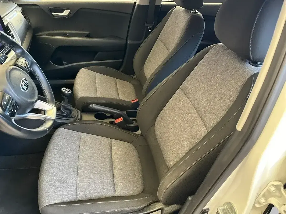Usado Kia Stonic 84 CV (61 kW) 2023 Blanco SUV