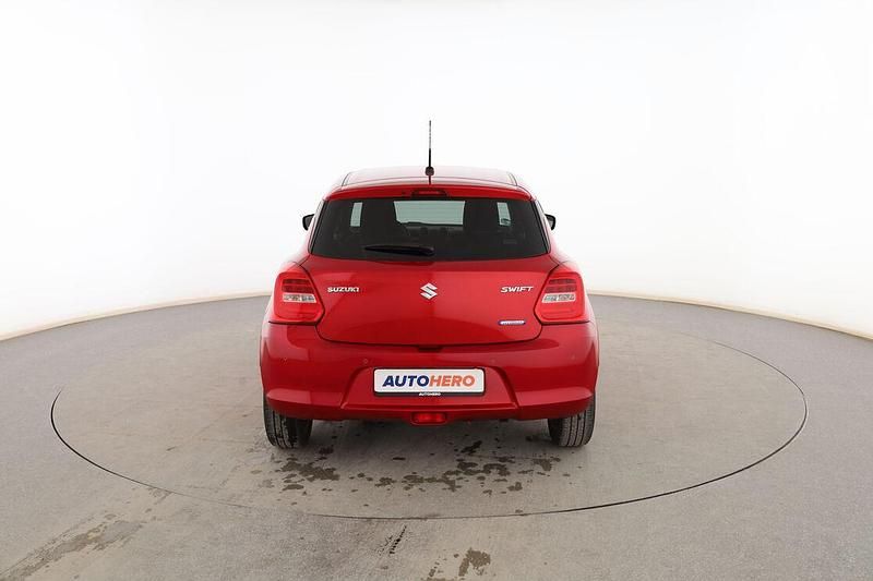 Usado Suzuki Swift GLX 83 CV (61 kW) 2023 Rojo Utilitario