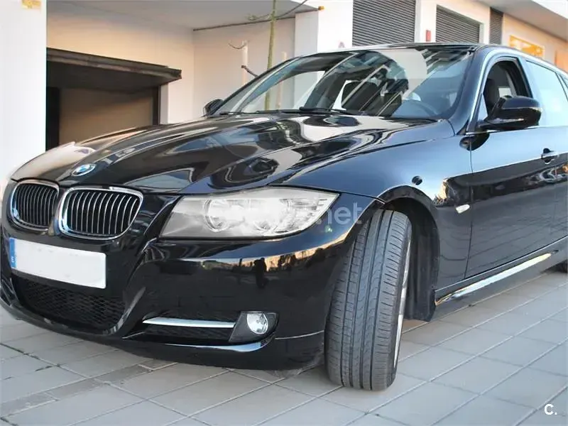 Usado BMW 318 143 CV (105 kW) 2011 Negro Familiar