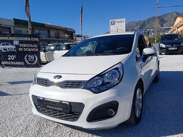 Blanco Usado 2015 Kia Rio Utilitario | 6999 € (Precio justo) - Imagen 1/4