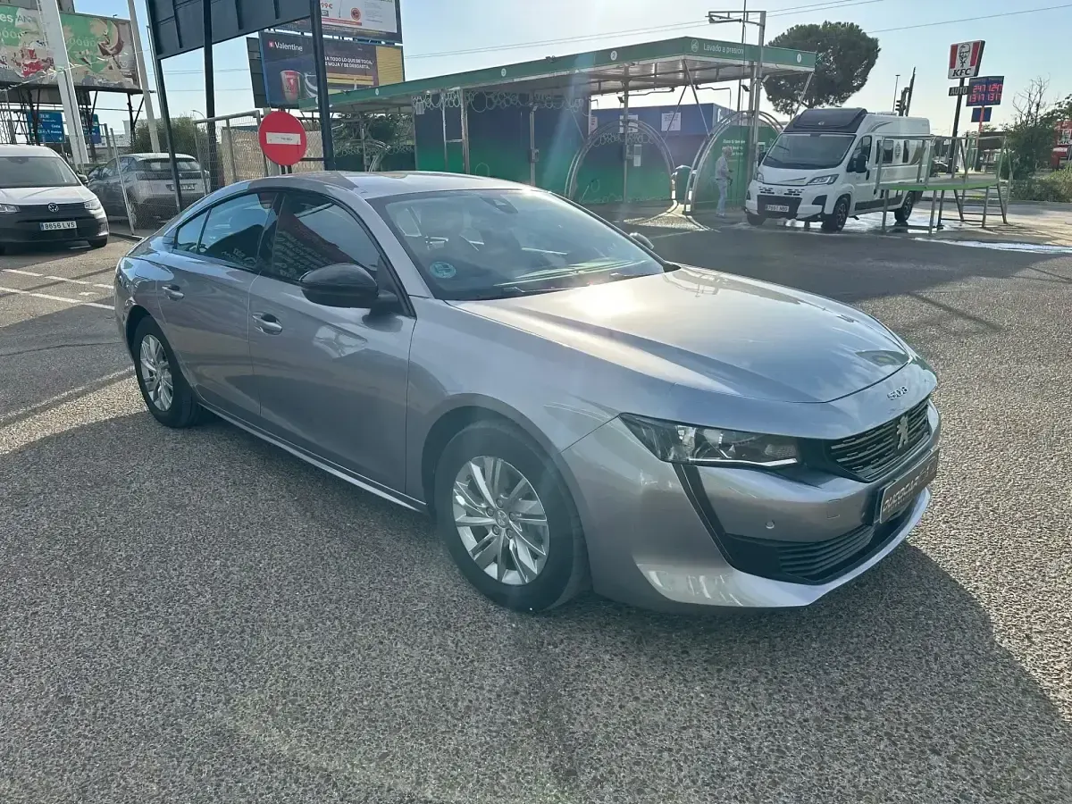 Usado Peugeot 508 Allure 130 CV (95 kW) 2023 Gris / plata Berlina