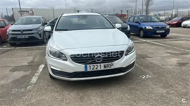 Usado Volvo V60 Momentum 150 CV (110 kW) 2018 Blanco Familiar
