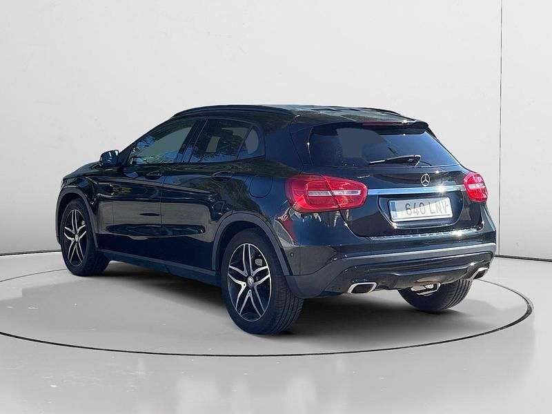 Usado Mercedes GLA200 Urban 136 CV (100 kW) 2016 Negro SUV