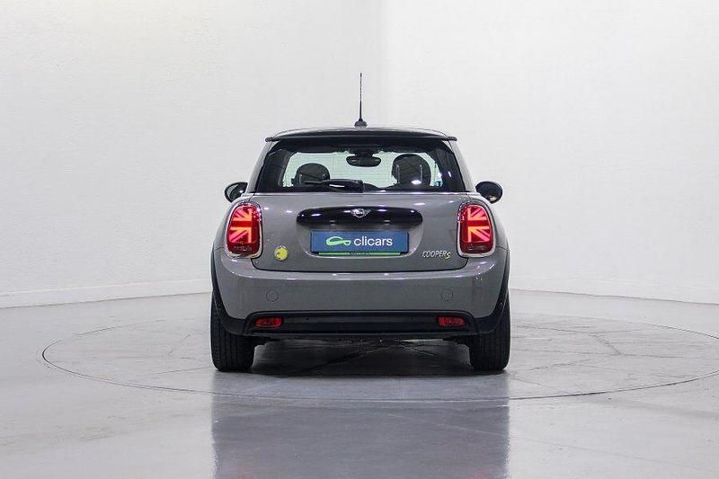 Usado Mini Cooper SE 135 kW (184 CV) 2022 Gris Utilitario