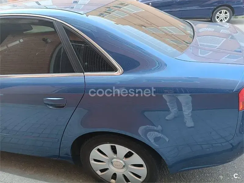 Usado Audi A4 140 CV (102 kW) 2006 Azul Berlina