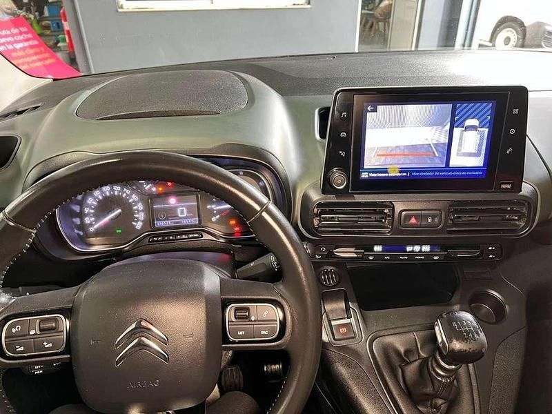 Usado Citroën Berlingo Shine 102 CV (75 kW) 2022 Gris / plata Monovolumen