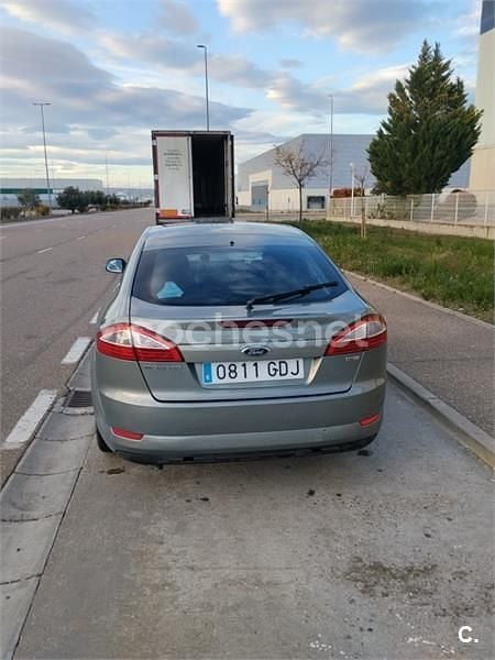 Usado Ford Mondeo Titanium 140 CV (102 kW) 2008 Gris / plata Berlina