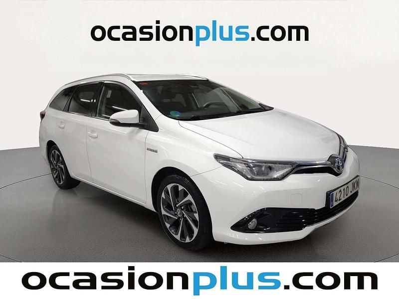 Usado Toyota Auris Hybrid Business Edition 136 CV (100 kW) 2015 Blanco Familiar