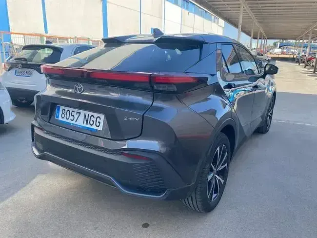 Usado Toyota C-HR Advance 140 CV (102 kW) 2025 Gris SUV