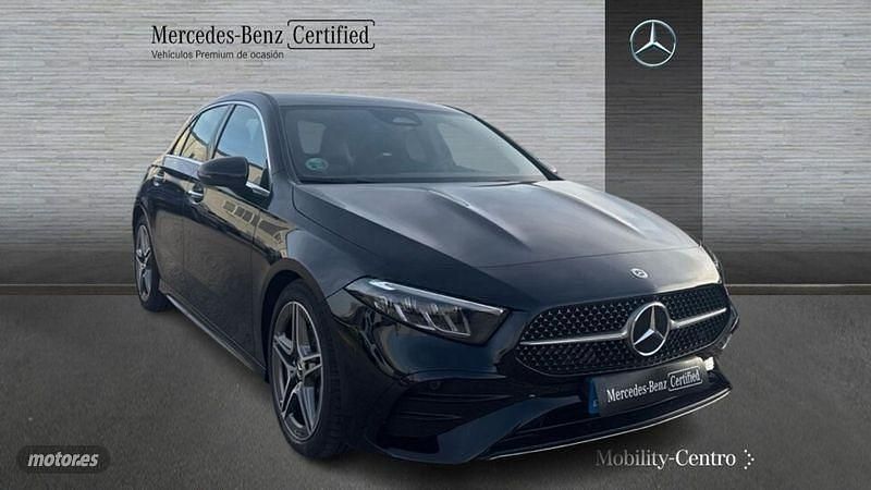 Usado Mercedes A180 AMG line 116 CV (85 kW) 2024 Negro noche Berlina