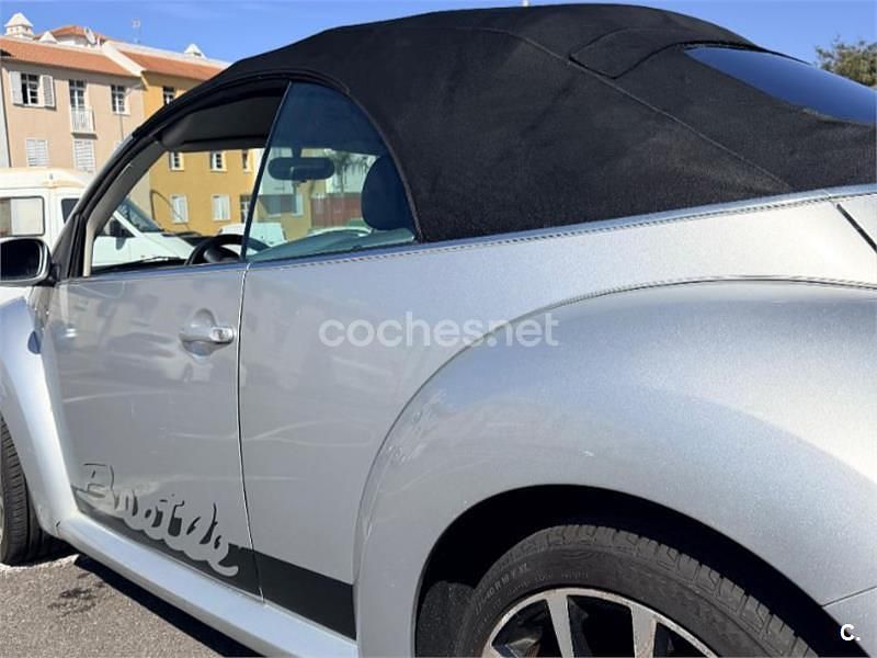 Usado VW New Beetle 115 CV (84 kW) 2007 Gris / plata Utilitario
