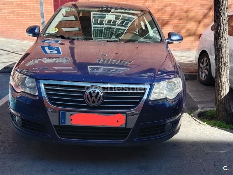 Usado VW Passat Highline 140 CV (102 kW) 2010 Azul Berlina