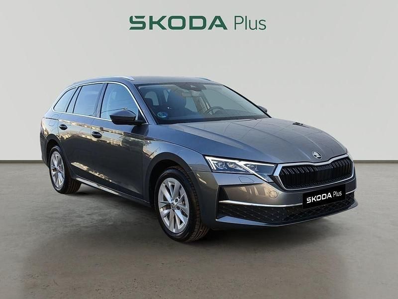 Gris Usado 2024 Skoda Octavia Familiar | 33.490 € (Un poco caro) - Imagen 1/4