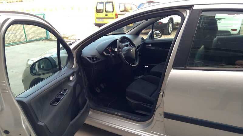 Usado Peugeot 207 70 CV (51 kW) 2007 Gris Utilitario
