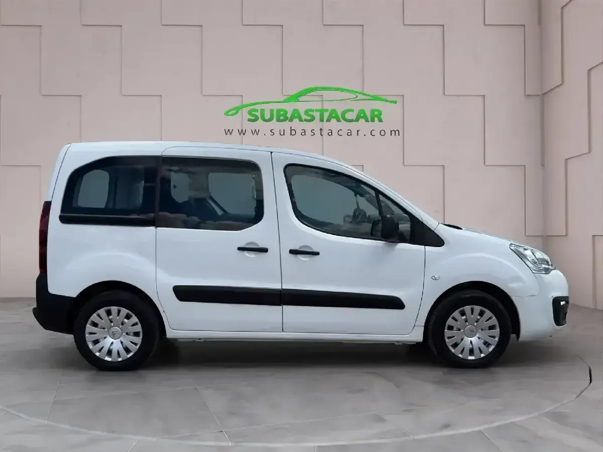 Usado Citroën Berlingo Live 100 CV (73 kW) 2018 Blanco Monovolumen