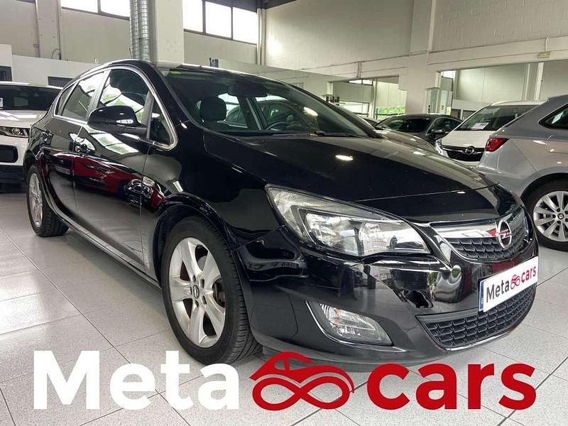 Negro Usado 2010 Opel Astra Sport Berlina | 8390 € (Precio justo) - Imagen 1/4