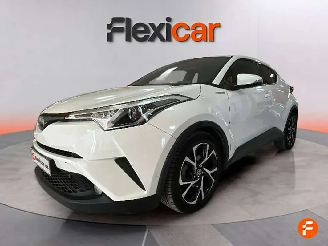 Begagnad Toyota C-HR Advance 122 HK (89 kW) 2019 Vit SUV