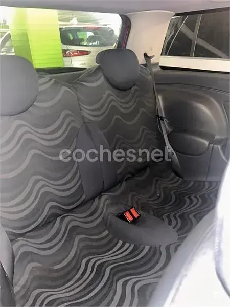 Usado Mini ONE 90 CV (66 kW) 2004 Rojo Utilitario