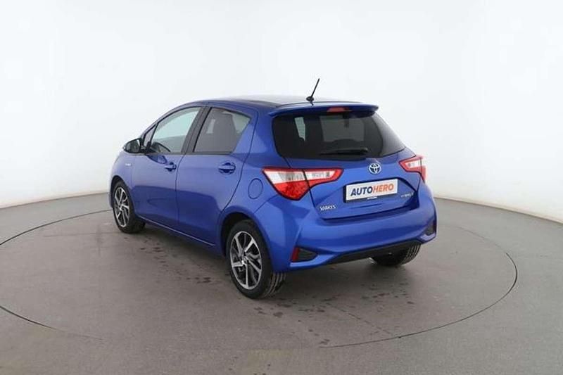 Usado Toyota Yaris Hybrid Active 102 CV (75 kW) 2020 Azul Berlina