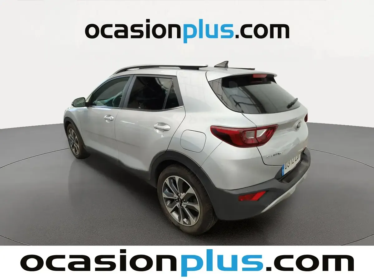 Usado Kia Stonic 120 CV (88 kW) 2019 Gris plata SUV