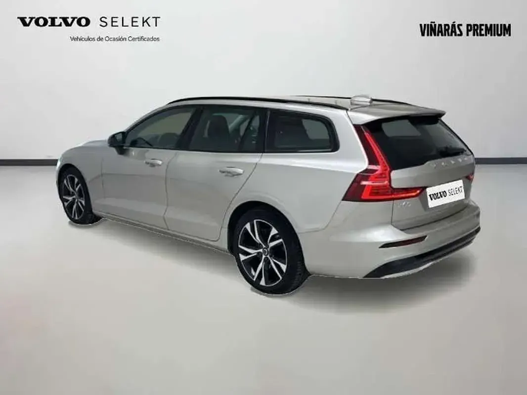 Begagnad Volvo V60 Plus 197 HK (144 kW) 2025 Kombi