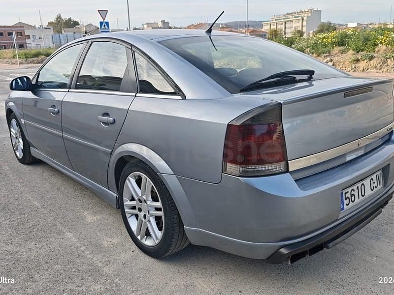 Usado Opel Vectra Essentia 100 CV (73 kW) 2004 Gris / plata Berlina
